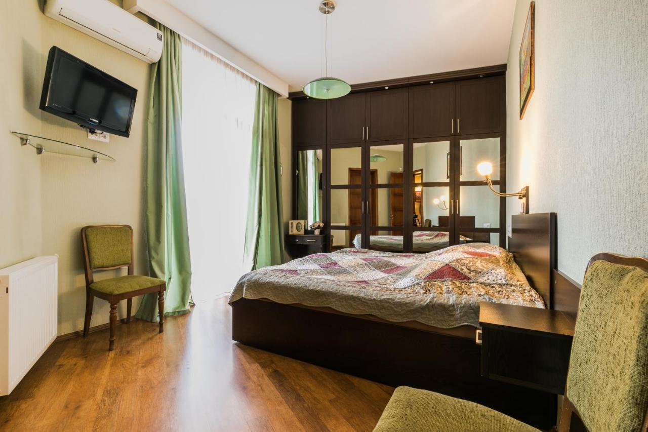 Apartment At 12 Baratashvili Street Tbilisi Exteriör bild